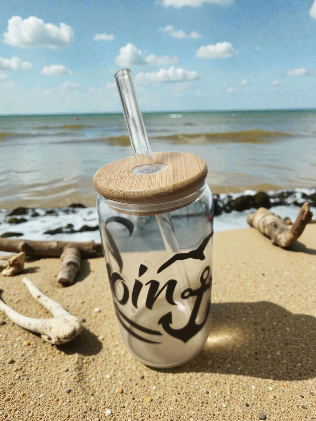 Trinkglas 500 ml mit Bambusdeckel & Glasstrohhalm – Iced Coffee Becher To Go, Spruch „Moin“, Geschenk