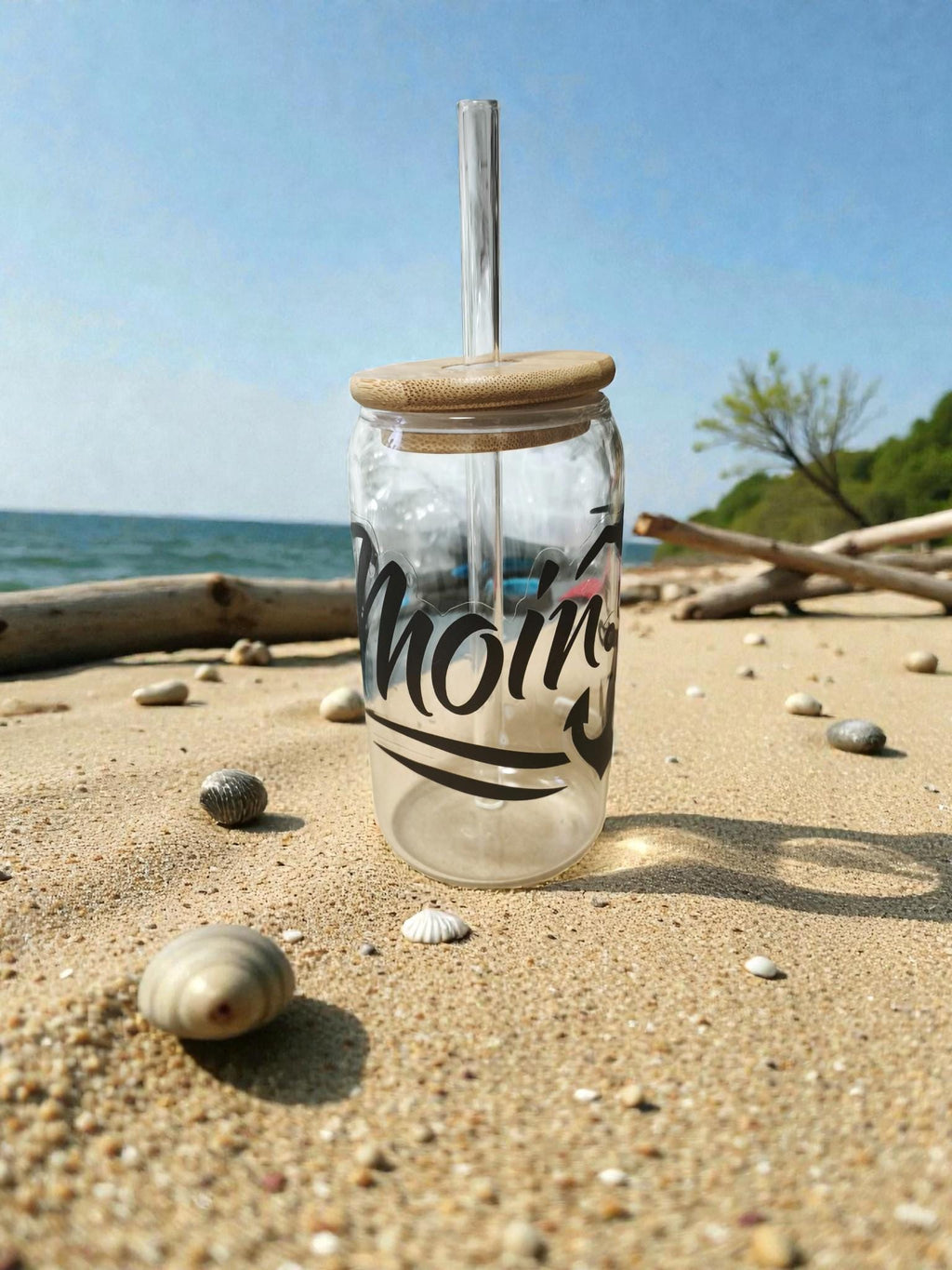 Trinkglas 500 ml mit Bambusdeckel & Glasstrohhalm – Iced Coffee Becher To Go, Spruch „Moin“, Geschenk