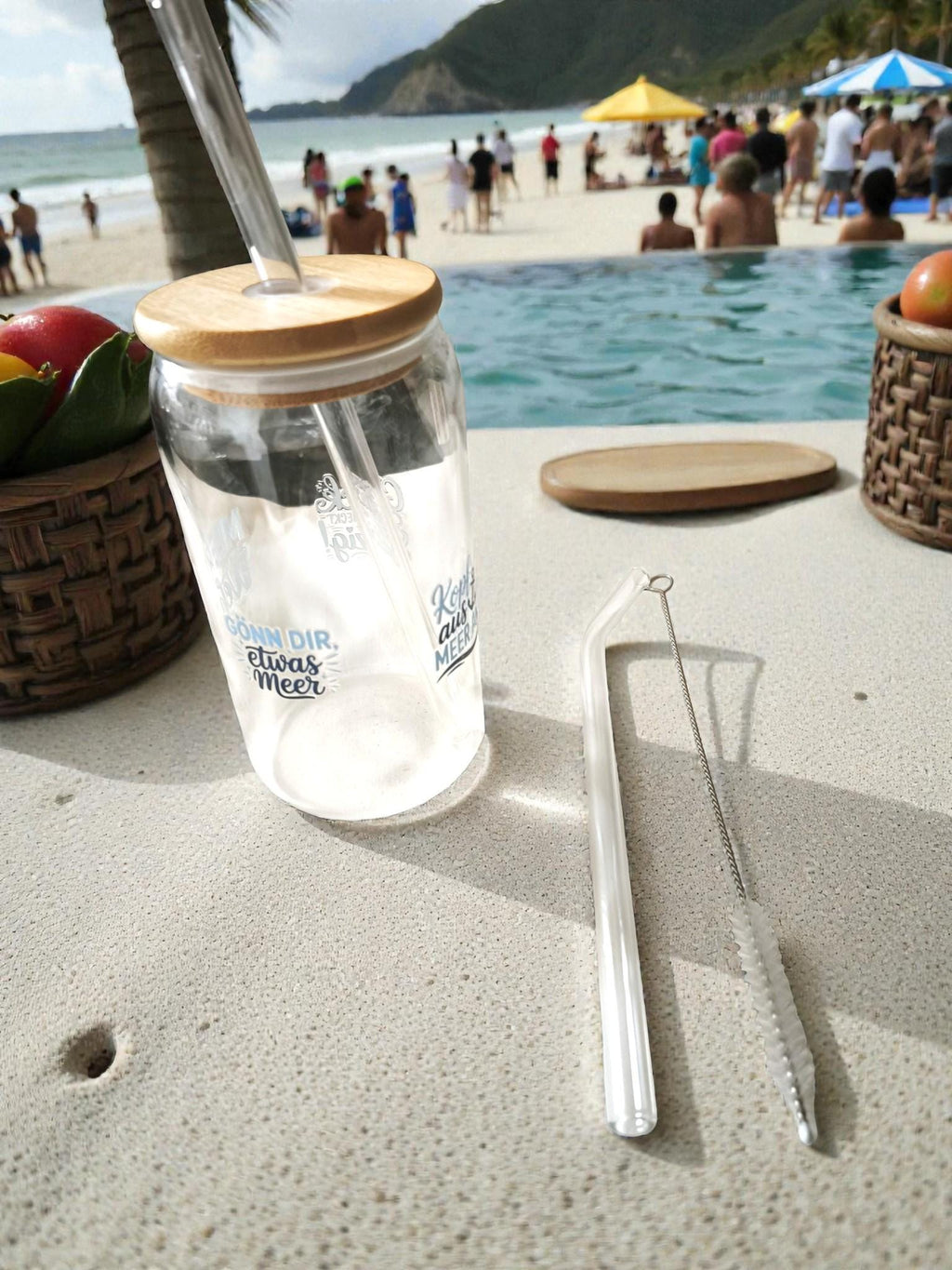 Trinkglas 500 ml mit Bambusdeckel | Glasbecher To Go | Iced Coffee Glas | 2 Glasstrohhalme + Bürste | maritim, nachhaltig