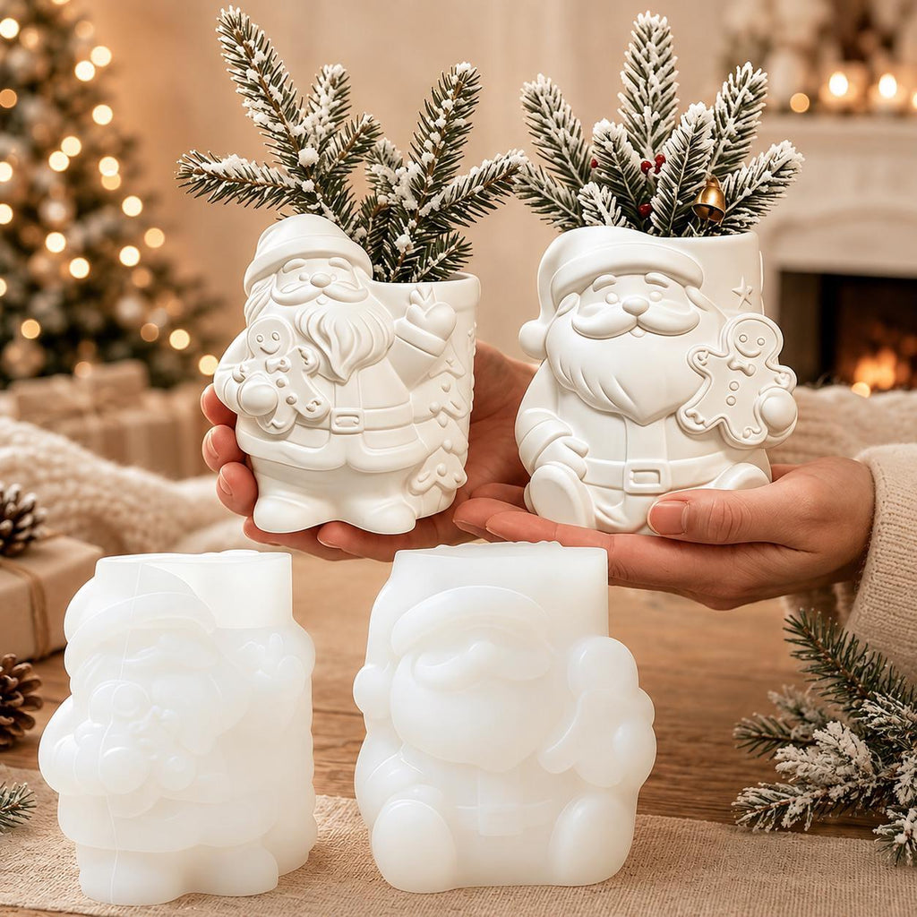 Zwei Weihnachtsmann-Silikonformen und weiße Gießlinge in einem gemütlichen Weihnachtszimmer